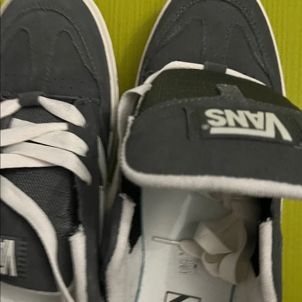 Vans Black and White Men's Sneakers - Picture 2 of 8